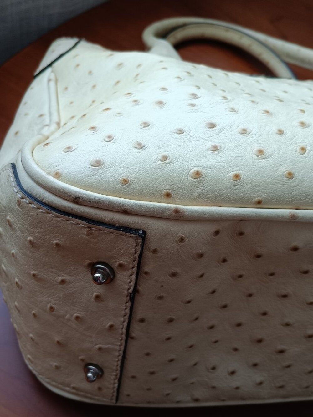 EUC Dooney & Bourke Small Buttercream Yellow Ostrich Satchel - Picture 6 of 16